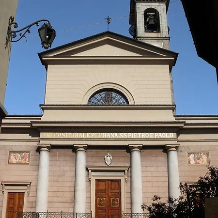 The Woman'S House Luino
